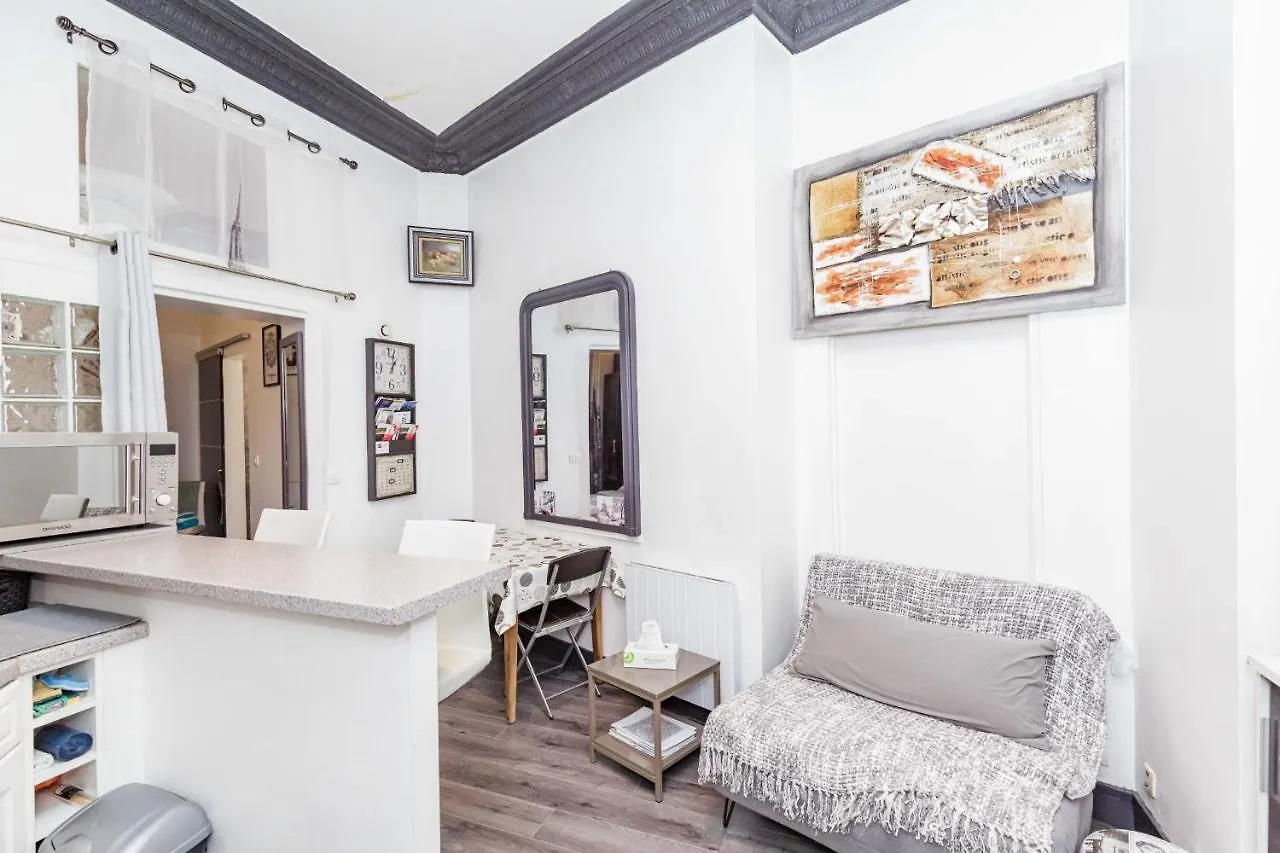 Charming T2 With All Comfort In Paris Apartment