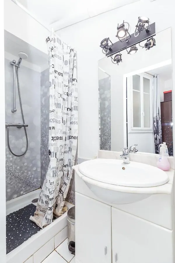 Charming T2 With All Comfort In Paris